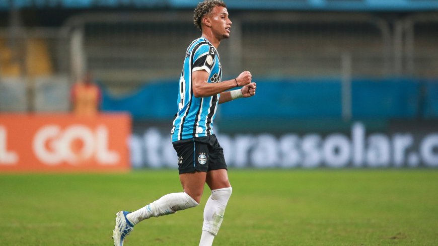 Barcelona and PSG Target Grêmio Midfielder Bitello in Transfer Battle – Report