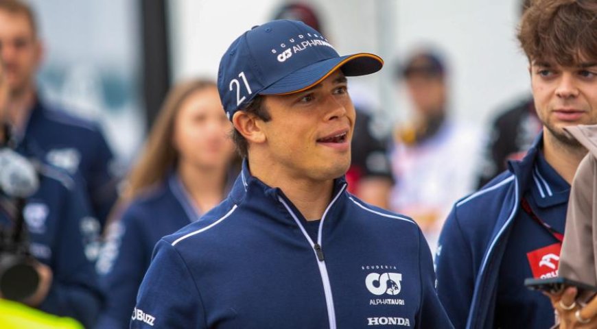 Critics question decision to fire Dutch F1 driver Nyck de Vries in his first full season