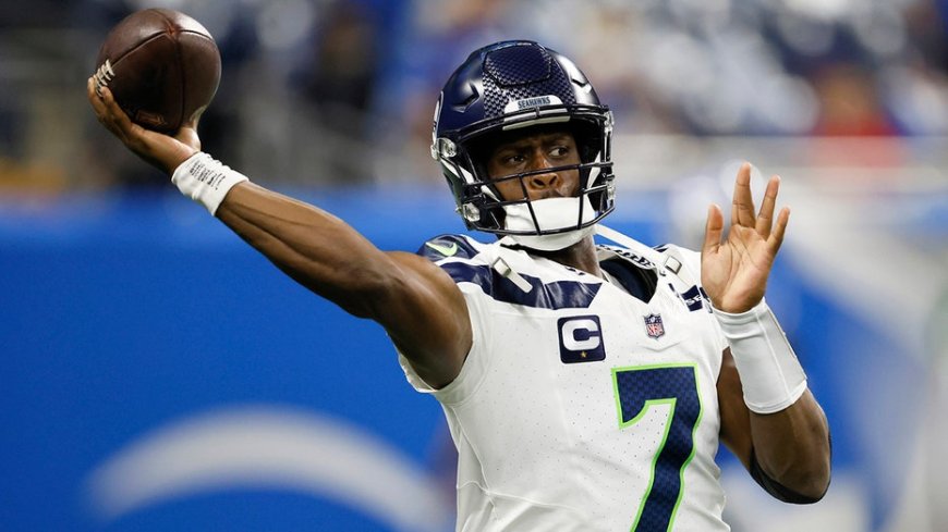NFL ref hits Seahawks' Geno Smith with great line as QB protests penalty: 'I’m talking to America here'